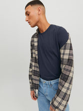 Ladda upp bild till gallerivisning, model_shot-creative