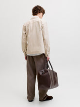 Ladda upp bild till gallerivisning, model_shot-back