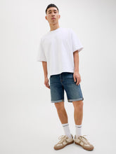 Ladda upp bild till gallerivisning, model_shot-creative