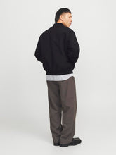 Ladda upp bild till gallerivisning, model_shot-back