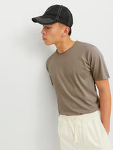 Ladda upp bild till gallerivisning, model_shot-creative