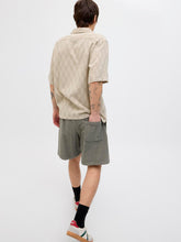 Ladda upp bild till gallerivisning, model_shot-creative