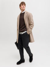 Ladda upp bild till gallerivisning, model_shot-creative