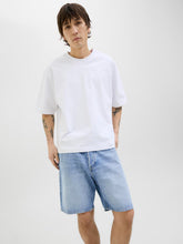 Ladda upp bild till gallerivisning, model_shot-creative