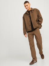Ladda upp bild till gallerivisning, model_shot-creative
