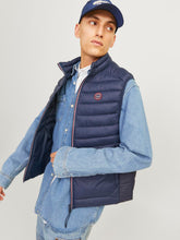 Ladda upp bild till gallerivisning, model_shot-creative