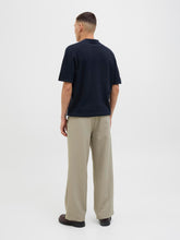 Ladda upp bild till gallerivisning, model_shot-back