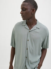 Ladda upp bild till gallerivisning, model_shot-creative