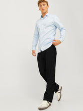 Ladda upp bild till gallerivisning, model_shot-creative