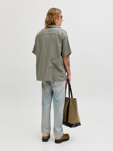 Ladda upp bild till gallerivisning, model_shot-back