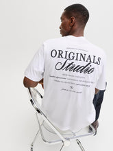Ladda upp bild till gallerivisning, model_shot-creative