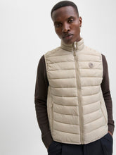 Ladda upp bild till gallerivisning, model_shot-creative