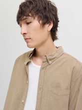 Ladda upp bild till gallerivisning, model_shot-creative