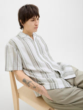 Ladda upp bild till gallerivisning, model_shot-creative