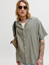 Ladda upp bild till gallerivisning, model_shot-creative