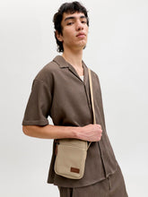 Ladda upp bild till gallerivisning, model_shot-front