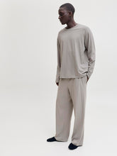 Ladda upp bild till gallerivisning, model_shot-creative