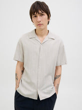 Ladda upp bild till gallerivisning, model_shot-creative