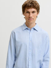 Ladda upp bild till gallerivisning, model_shot-creative