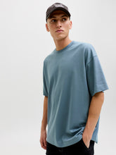 Ladda upp bild till gallerivisning, model_shot-creative