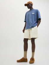 Ladda upp bild till gallerivisning, model_shot-creative