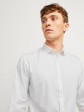 Ladda upp bild till gallerivisning, model_shot-creative