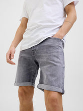 Ladda upp bild till gallerivisning, model_shot-creative