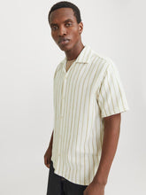 Ladda upp bild till gallerivisning, model_shot-creative