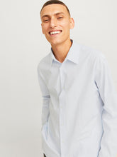 Ladda upp bild till gallerivisning, model_shot-creative