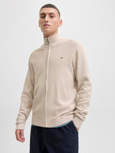 Ladda upp bild till gallerivisning, model_shot-creative