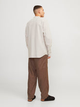 Ladda upp bild till gallerivisning, JJESUMMER Shirts - Crockery