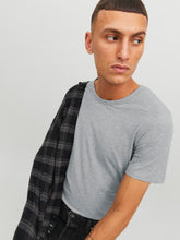 Ladda upp bild till gallerivisning, model_shot-creative
