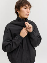 Ladda upp bild till gallerivisning, model_shot-creative
