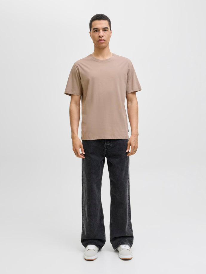 model_shot-front_full