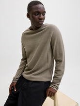 Ladda upp bild till gallerivisning, model_shot-creative
