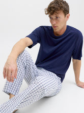 Ladda upp bild till gallerivisning, model_shot-creative
