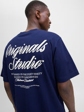 Ladda upp bild till gallerivisning, model_shot-creative
