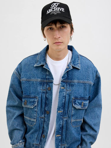 model_shot-front