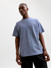 Ladda upp bild till gallerivisning, model_shot-creative
