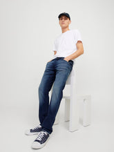 Ladda upp bild till gallerivisning, model_shot-creative
