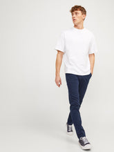 Ladda upp bild till gallerivisning, model_shot-creative

