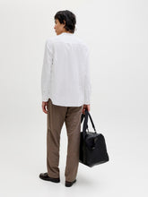 Ladda upp bild till gallerivisning, model_shot-back
