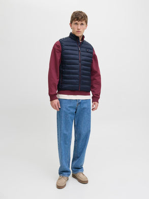 model_shot-front_full