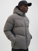 Ladda upp bild till gallerivisning, model_shot-creative
