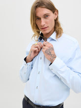 Ladda upp bild till gallerivisning, model_shot-creative
