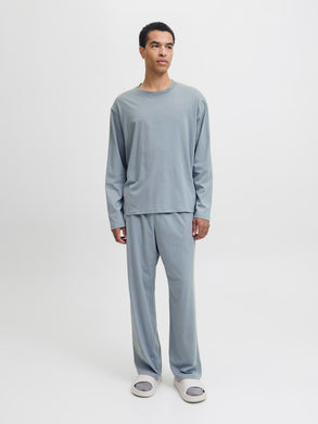 model_shot-front_full