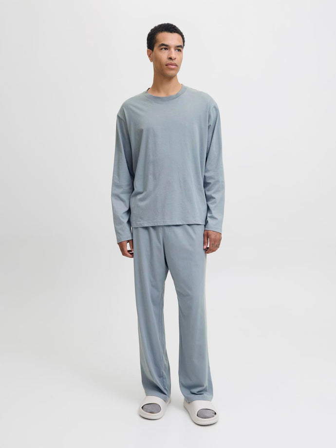 model_shot-front_full