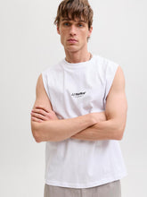 Ladda upp bild till gallerivisning, model_shot-creative
