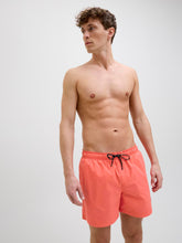 Ladda upp bild till gallerivisning, model_shot-creative
