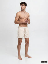 Ladda upp bild till gallerivisning, model_shot-creative
